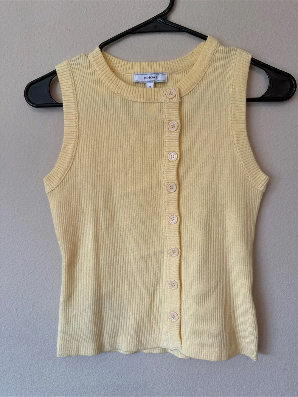 RIHOAS Pale Yellow Ribbed Button-Front Tank - Picture 2 of 5